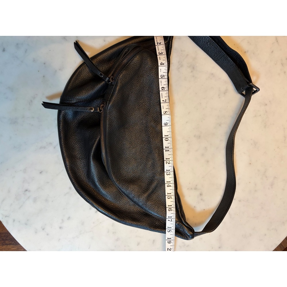 Borse in Pelle Black Pebbled Leather Oversized Sling Bag Crescent Adjustable - Picture 7 of 10